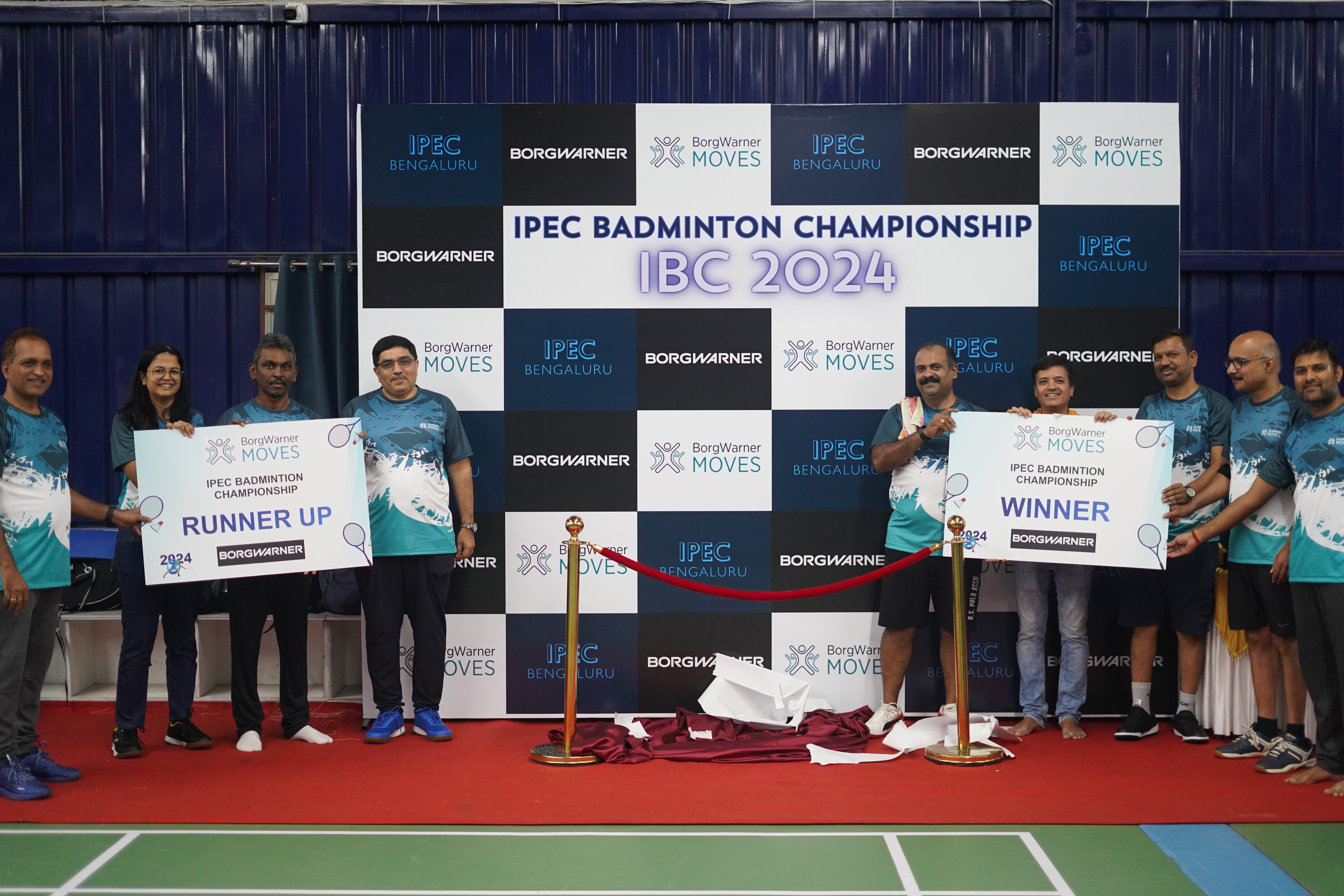Badminton winners with signs